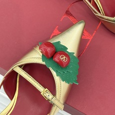 Valentino/华伦天奴26WF新品樱桃装饰尖头猫跟凉鞋夏日出街回头率超高小众别致完全不怕撞款轻奢氛 Valentino/华伦天奴26WF新品樱桃装饰尖头猫跟凉鞋夏日出街回头率超高小众别致完全不怕撞款轻奢氛