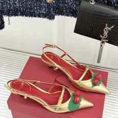 Valentino/华伦天奴26WF新品樱桃装饰尖头猫跟凉鞋夏日出街回头率超高小众别致完全不怕撞款轻奢氛 Valentino/华伦天奴26WF新品樱桃装饰尖头猫跟凉鞋夏日出街回头率超高小众别致完全不怕撞款轻奢氛