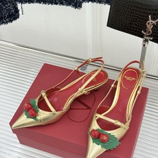 Valentino/华伦天奴26WF新品樱桃装饰尖头猫跟凉鞋夏日出街回头率超高小众别致完全不怕撞款轻奢氛 Valentino/华伦天奴26WF新品樱桃装饰尖头猫跟凉鞋夏日出街回头率超高小众别致完全不怕撞款轻奢氛