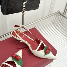 Valentino/华伦天奴26WF新品樱桃装饰尖头猫跟凉鞋夏日出街回头率超高小众别致完全不怕撞款轻奢氛 Valentino/华伦天奴26WF新品樱桃装饰尖头猫跟凉鞋夏日出街回头率超高小众别致完全不怕撞款轻奢氛