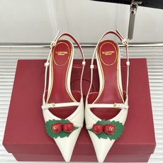 Valentino/华伦天奴26WF新品樱桃装饰尖头猫跟凉鞋夏日出街回头率超高小众别致完全不怕撞款轻奢氛 Valentino/华伦天奴26WF新品樱桃装饰尖头猫跟凉鞋夏日出街回头率超高小众别致完全不怕撞款轻奢氛