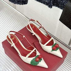 Valentino/华伦天奴26WF新品樱桃装饰尖头猫跟凉鞋夏日出街回头率超高小众别致完全不怕撞款轻奢氛 Valentino/华伦天奴26WF新品樱桃装饰尖头猫跟凉鞋夏日出街回头率超高小众别致完全不怕撞款轻奢氛