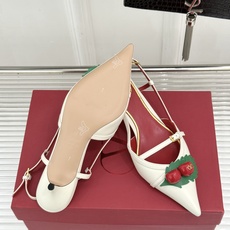 Valentino/华伦天奴26WF新品樱桃装饰尖头猫跟凉鞋夏日出街回头率超高小众别致完全不怕撞款轻奢氛 Valentino/华伦天奴26WF新品樱桃装饰尖头猫跟凉鞋夏日出街回头率超高小众别致完全不怕撞款轻奢氛