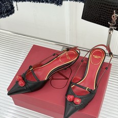 Valentino/华伦天奴26WF新品樱桃装饰尖头猫跟凉鞋夏日出街回头率超高小众别致完全不怕撞款轻奢氛 Valentino/华伦天奴26WF新品樱桃装饰尖头猫跟凉鞋夏日出街回头率超高小众别致完全不怕撞款轻奢氛