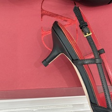 Valentino/华伦天奴26WF新品樱桃装饰尖头猫跟凉鞋夏日出街回头率超高小众别致完全不怕撞款轻奢氛 Valentino/华伦天奴26WF新品樱桃装饰尖头猫跟凉鞋夏日出街回头率超高小众别致完全不怕撞款轻奢氛