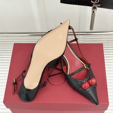 Valentino/华伦天奴26WF新品樱桃装饰尖头猫跟凉鞋夏日出街回头率超高小众别致完全不怕撞款轻奢氛 Valentino/华伦天奴26WF新品樱桃装饰尖头猫跟凉鞋夏日出街回头率超高小众别致完全不怕撞款轻奢氛