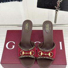 Gucci/古驰26WF新品老花马衔扣铆钉一字带平底高跟拖鞋典藏GG老花铺满鞋面金属铆钉点缀精致一字带经 Gucci/古驰26WF新品老花马衔扣铆钉一字带平底高跟拖鞋典藏GG老花铺满鞋面金属铆钉点缀精致一字带经