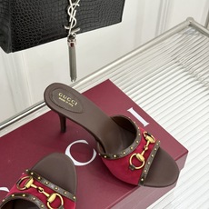 Gucci/古驰26WF新品老花马衔扣铆钉一字带平底高跟拖鞋典藏GG老花铺满鞋面金属铆钉点缀精致一字带经 Gucci/古驰26WF新品老花马衔扣铆钉一字带平底高跟拖鞋典藏GG老花铺满鞋面金属铆钉点缀精致一字带经