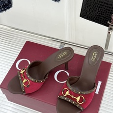 Gucci/古驰26WF新品老花马衔扣铆钉一字带平底高跟拖鞋典藏GG老花铺满鞋面金属铆钉点缀精致一字带经 Gucci/古驰26WF新品老花马衔扣铆钉一字带平底高跟拖鞋典藏GG老花铺满鞋面金属铆钉点缀精致一字带经
