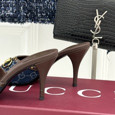 Gucci/古驰26WF新品老花马衔扣铆钉一字带平底高跟拖鞋典藏GG老花铺满鞋面金属铆钉点缀精致一字带经 Gucci/古驰26WF新品老花马衔扣铆钉一字带平底高跟拖鞋典藏GG老花铺满鞋面金属铆钉点缀精致一字带经