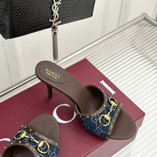 Gucci/古驰26WF新品老花马衔扣铆钉一字带平底高跟拖鞋典藏GG老花铺满鞋面金属铆钉点缀精致一字带经 Gucci/古驰26WF新品老花马衔扣铆钉一字带平底高跟拖鞋典藏GG老花铺满鞋面金属铆钉点缀精致一字带经