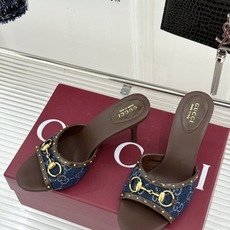 Gucci/古驰26WF新品老花马衔扣铆钉一字带平底高跟拖鞋典藏GG老花铺满鞋面金属铆钉点缀精致一字带经 Gucci/古驰26WF新品老花马衔扣铆钉一字带平底高跟拖鞋典藏GG老花铺满鞋面金属铆钉点缀精致一字带经