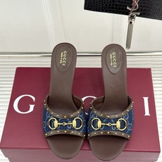 Gucci/古驰26WF新品老花马衔扣铆钉一字带平底高跟拖鞋典藏GG老花铺满鞋面金属铆钉点缀精致一字带经 Gucci/古驰26WF新品老花马衔扣铆钉一字带平底高跟拖鞋典藏GG老花铺满鞋面金属铆钉点缀精致一字带经