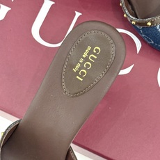 Gucci/古驰26WF新品老花马衔扣铆钉一字带平底高跟拖鞋典藏GG老花铺满鞋面金属铆钉点缀精致一字带经 Gucci/古驰26WF新品老花马衔扣铆钉一字带平底高跟拖鞋典藏GG老花铺满鞋面金属铆钉点缀精致一字带经