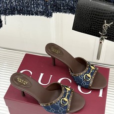 Gucci/古驰26WF新品老花马衔扣铆钉一字带平底高跟拖鞋典藏GG老花铺满鞋面金属铆钉点缀精致一字带经 Gucci/古驰26WF新品老花马衔扣铆钉一字带平底高跟拖鞋典藏GG老花铺满鞋面金属铆钉点缀精致一字带经