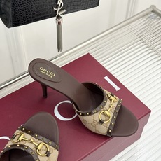 Gucci/古驰26WF新品老花马衔扣铆钉一字带平底高跟拖鞋典藏GG老花铺满鞋面金属铆钉点缀精致一字带经 Gucci/古驰26WF新品老花马衔扣铆钉一字带平底高跟拖鞋典藏GG老花铺满鞋面金属铆钉点缀精致一字带经
