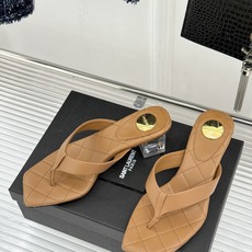 Saint Laurent /圣罗兰26WF新品透明跟夹脚粗跟方头人字拖鞋方头夹脚勾勒纤细脚型透明粗跟隐 Saint Laurent /圣罗兰26WF新品透明跟夹脚粗跟方头人字拖鞋方头夹脚勾勒纤细脚型透明粗跟隐