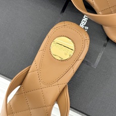 Saint Laurent /圣罗兰26WF新品透明跟夹脚粗跟方头人字拖鞋方头夹脚勾勒纤细脚型透明粗跟隐 Saint Laurent /圣罗兰26WF新品透明跟夹脚粗跟方头人字拖鞋方头夹脚勾勒纤细脚型透明粗跟隐