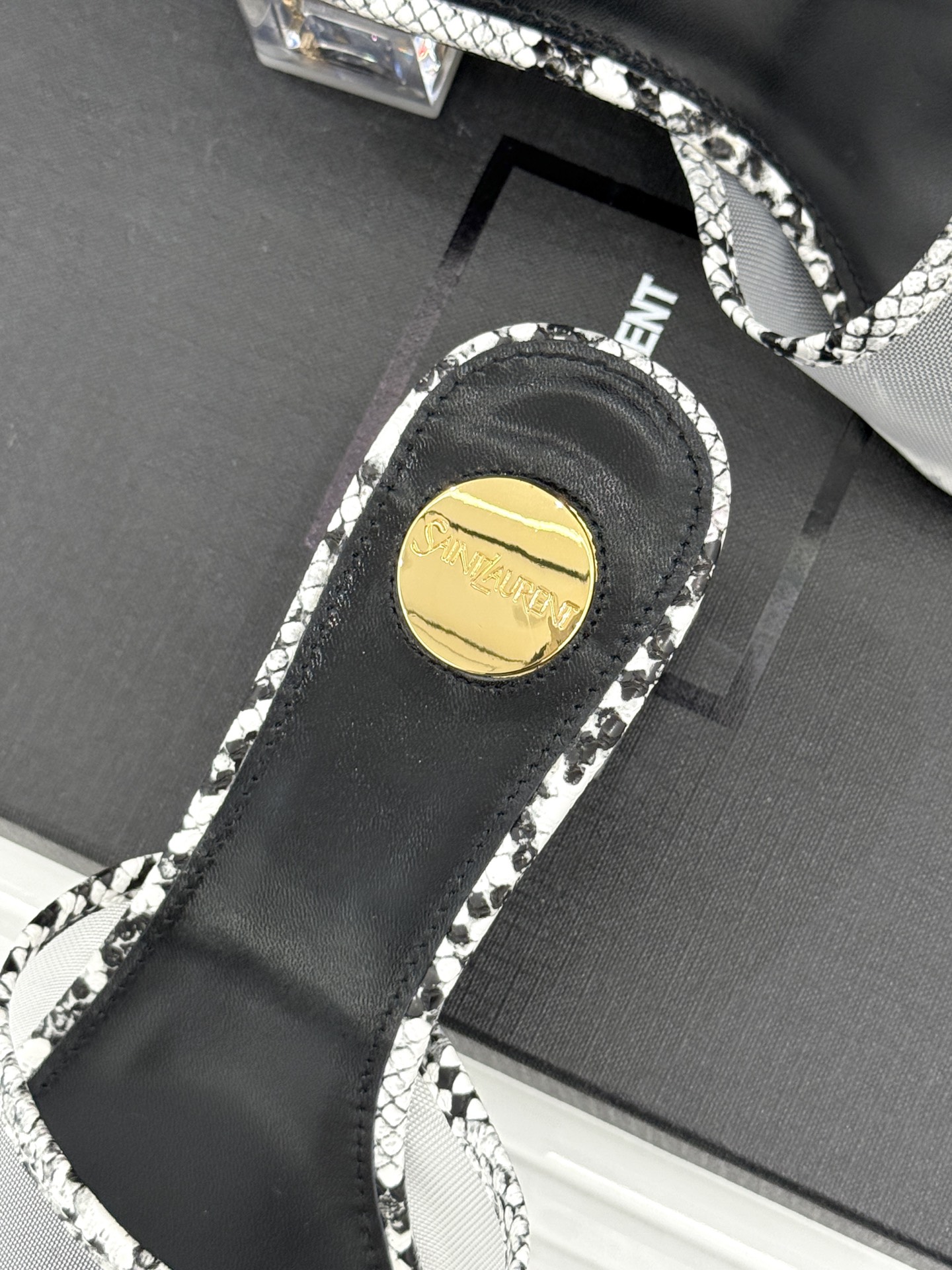 Saint Laurent /圣罗兰26WF新品一字带网面透明跟方头粗跟拖鞋织网纱透出清透呼吸感一字带利