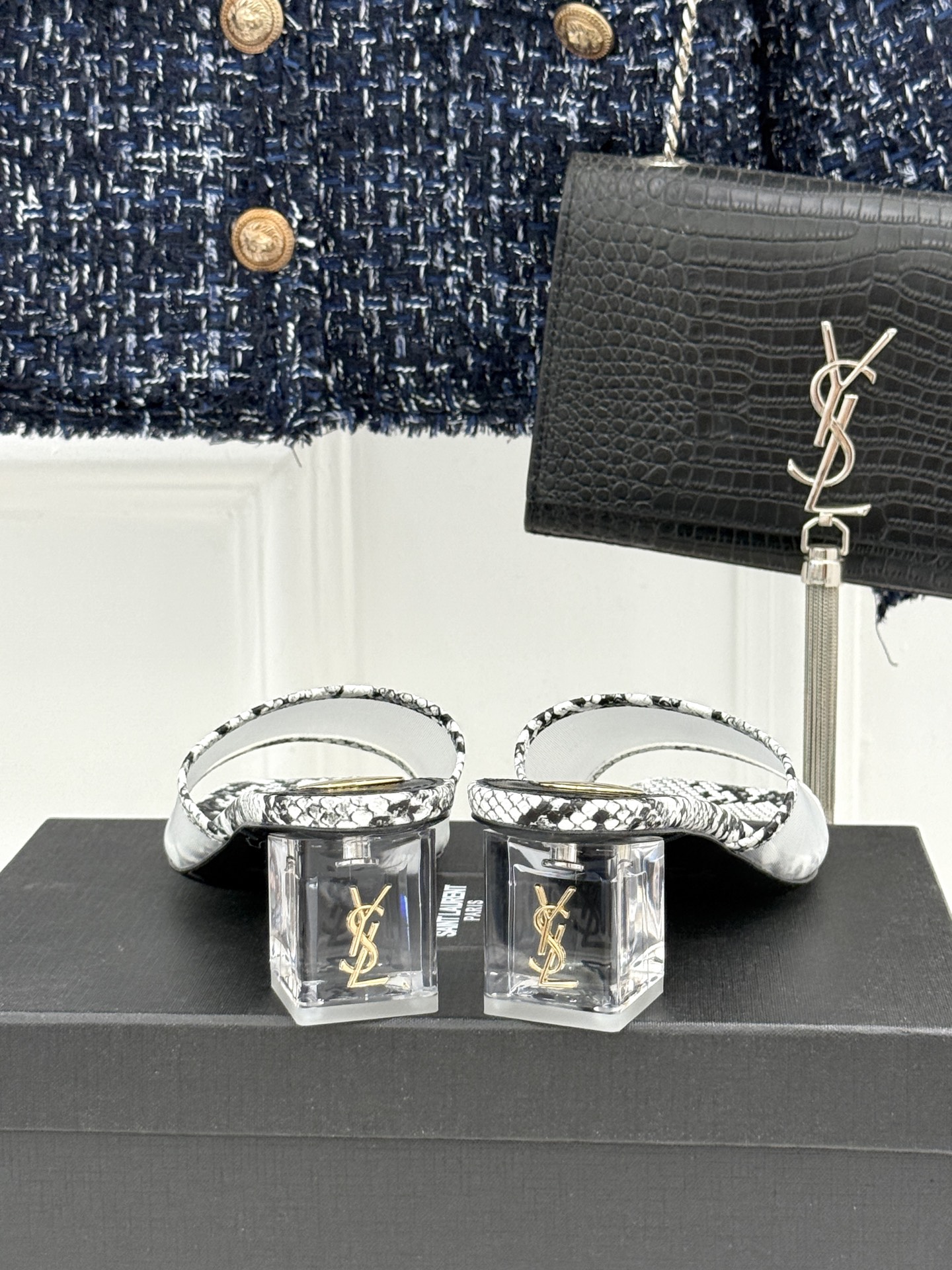 Saint Laurent /圣罗兰26WF新品一字带网面透明跟方头粗跟拖鞋织网纱透出清透呼吸感一字带利