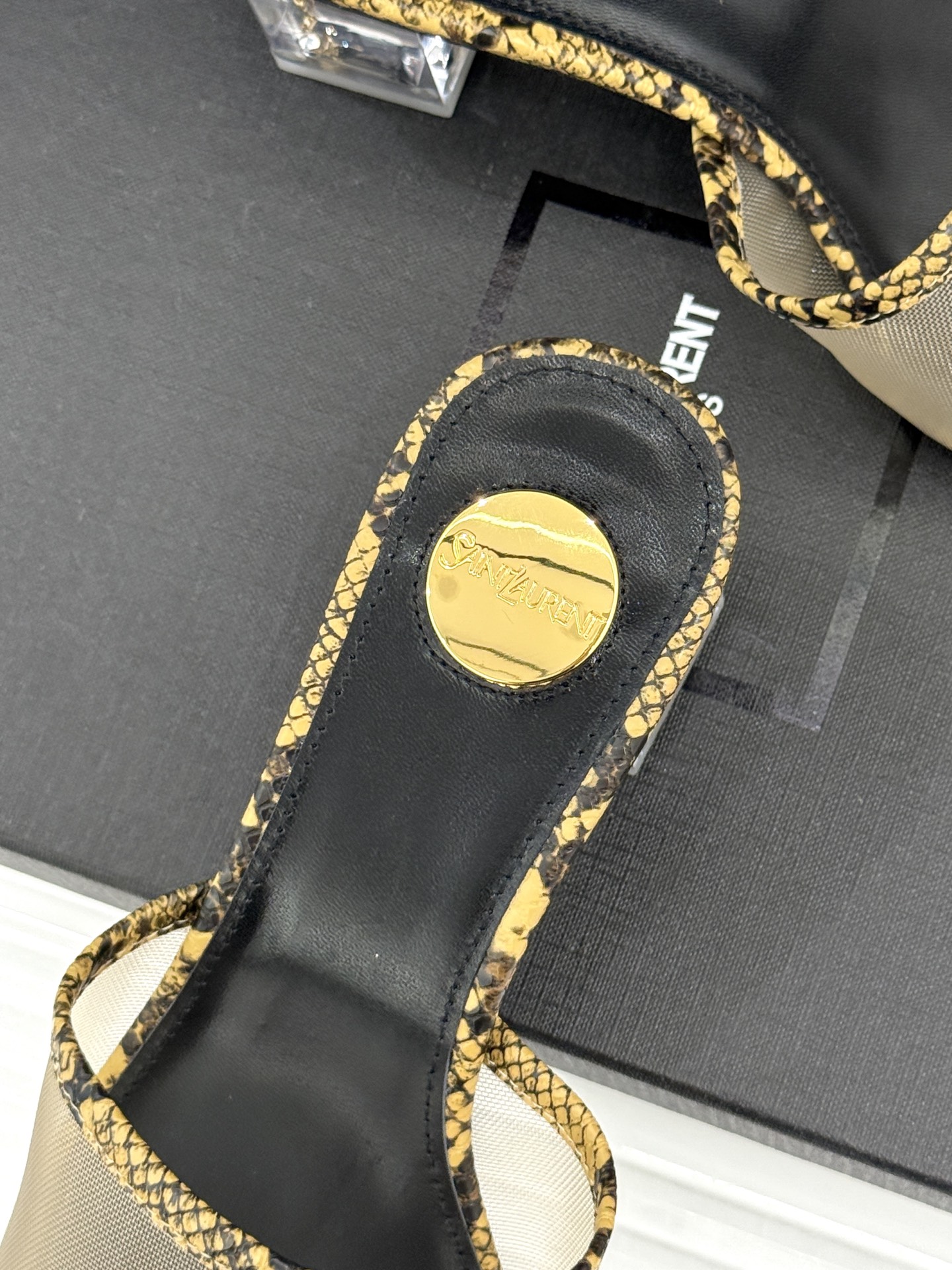 Saint Laurent /圣罗兰26WF新品一字带网面透明跟方头粗跟拖鞋织网纱透出清透呼吸感一字带利