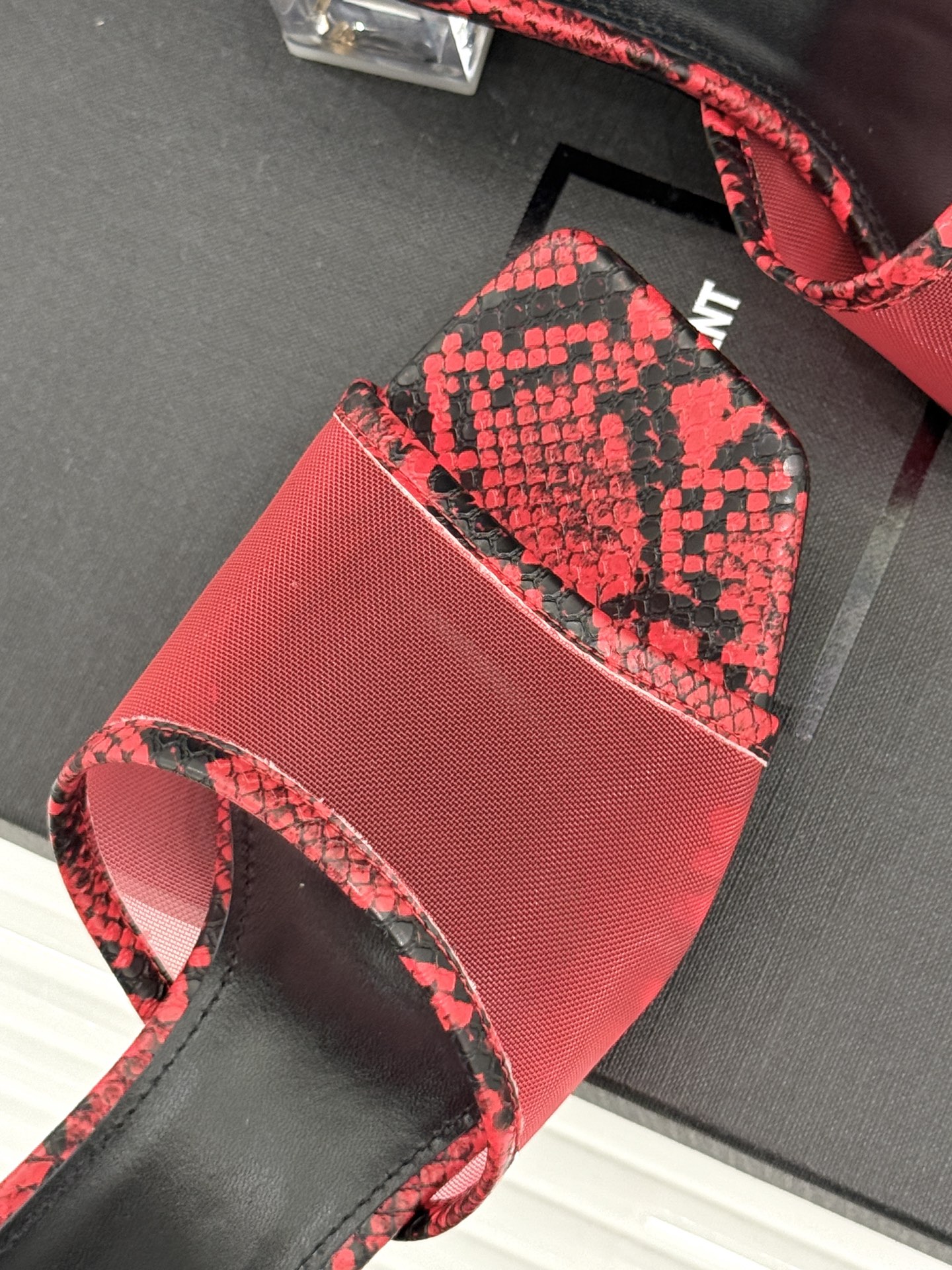 Saint Laurent /圣罗兰26WF新品一字带网面透明跟方头粗跟拖鞋织网纱透出清透呼吸感一字带利
