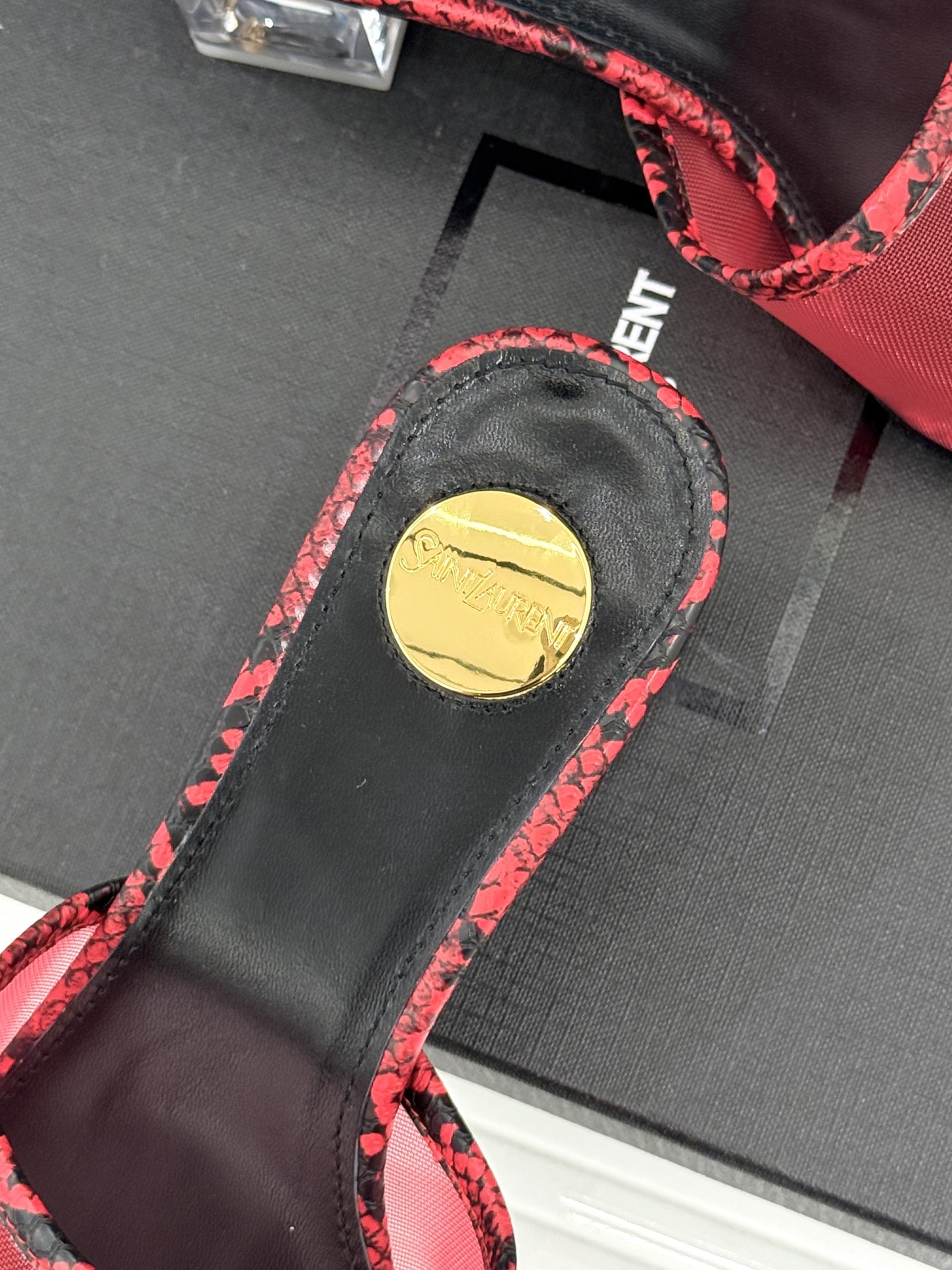 Saint Laurent /圣罗兰26WF新品一字带网面透明跟方头粗跟拖鞋织网纱透出清透呼吸感一字带利