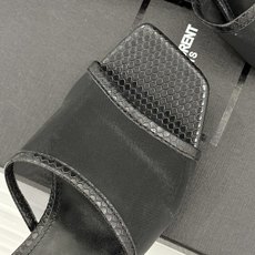 Saint Laurent /圣罗兰26WF新品一字带网面透明跟方头粗跟拖鞋织网纱透出清透呼吸感一字带利 Saint Laurent /圣罗兰26WF新品一字带网面透明跟方头粗跟拖鞋织网纱透出清透呼吸感一字带利
