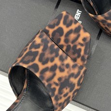 Saint Laurent /圣罗兰26WF新品一字带透明跟方头粗跟拖鞋方头廓形利落又高级透明粗跟稳当显 Saint Laurent /圣罗兰26WF新品一字带透明跟方头粗跟拖鞋方头廓形利落又高级透明粗跟稳当显
