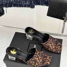 Saint Laurent /圣罗兰26WF新品一字带透明跟方头粗跟拖鞋方头廓形利落又高级透明粗跟稳当显 Saint Laurent /圣罗兰26WF新品一字带透明跟方头粗跟拖鞋方头廓形利落又高级透明粗跟稳当显