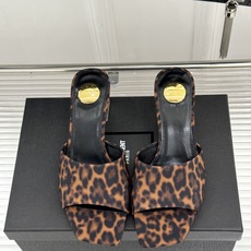 Saint Laurent /圣罗兰26WF新品一字带透明跟方头粗跟拖鞋方头廓形利落又高级透明粗跟稳当显 Saint Laurent /圣罗兰26WF新品一字带透明跟方头粗跟拖鞋方头廓形利落又高级透明粗跟稳当显