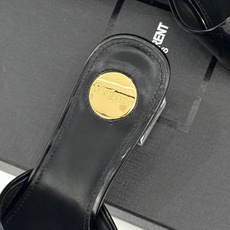 Saint Laurent /圣罗兰26WF新品一字带透明跟方头粗跟拖鞋方头廓形利落又高级透明粗跟稳当显 Saint Laurent /圣罗兰26WF新品一字带透明跟方头粗跟拖鞋方头廓形利落又高级透明粗跟稳当显