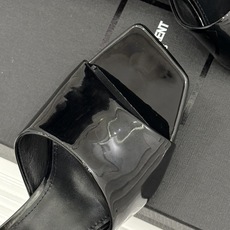 Saint Laurent /圣罗兰26WF新品一字带透明跟方头粗跟拖鞋方头廓形利落又高级透明粗跟稳当显 Saint Laurent /圣罗兰26WF新品一字带透明跟方头粗跟拖鞋方头廓形利落又高级透明粗跟稳当显