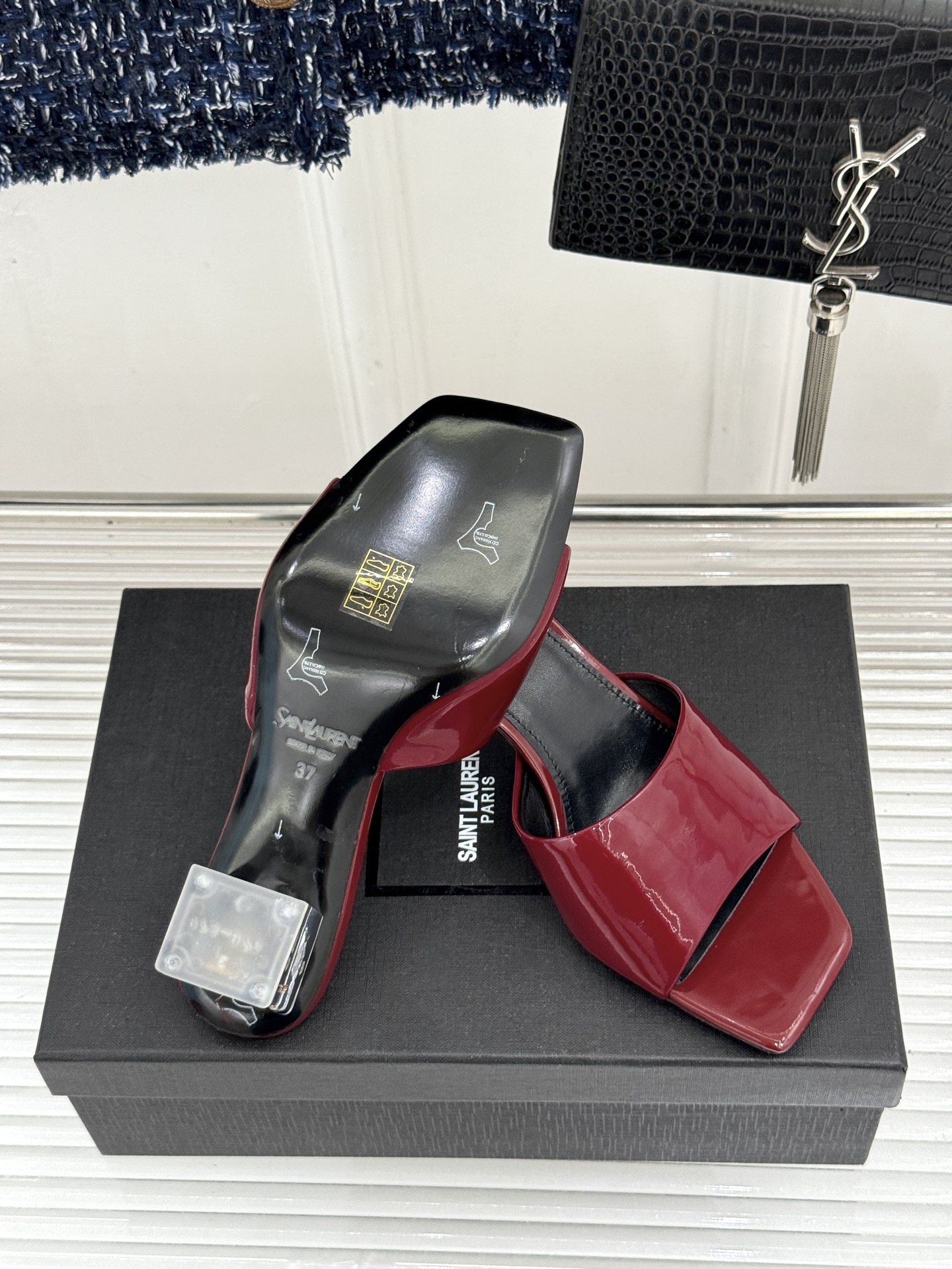 Saint Laurent /圣罗兰26WF新品一字带透明跟方头粗跟拖鞋方头廓形利落又高级透明粗跟稳当显