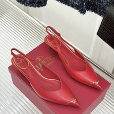 Valentino/华伦天奴26WF新品尖头猫跟后空凉鞋尖头线条勾勒足间精致轮廓小V金标点睛鞋头小猫跟稳 Valentino/华伦天奴26WF新品尖头猫跟后空凉鞋尖头线条勾勒足间精致轮廓小V金标点睛鞋头小猫跟稳