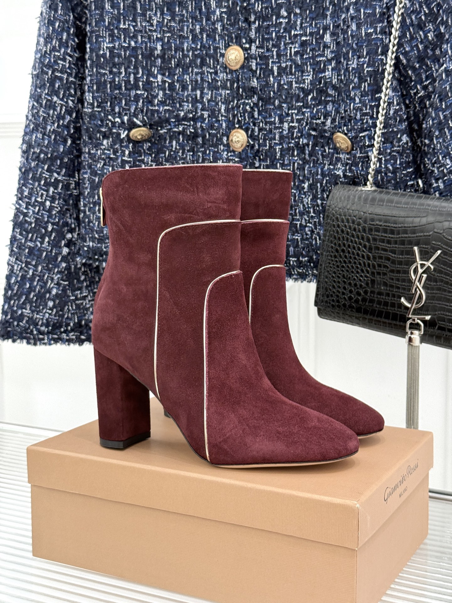 Gianvito Rossi 26WF秋冬新品圆头复古拼接粗跟短靴长靴复古圆头复刻经典感异材拼接质感出众