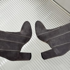 长靴 Gianvito Rossi 26WF秋冬新品圆头复古拼接粗跟短靴长靴复古圆头复刻经典感异材拼接质 长靴 Gianvito Rossi 26WF秋冬新品圆头复古拼接粗跟短靴长靴复古圆头复刻经典感异材拼接质
