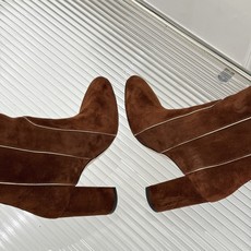 长靴 Gianvito Rossi 26WF秋冬新品圆头复古拼接粗跟短靴长靴复古圆头复刻经典感异材拼接质 长靴 Gianvito Rossi 26WF秋冬新品圆头复古拼接粗跟短靴长靴复古圆头复刻经典感异材拼接质