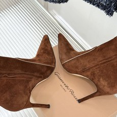 Gianvito Rossi 26WF秋冬新品尖头复古拼接细跟高跟短靴长靴复古拼接重塑尖头格调细高跟撑起 Gianvito Rossi 26WF秋冬新品尖头复古拼接细跟高跟短靴长靴复古拼接重塑尖头格调细高跟撑起