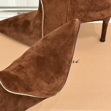 Gianvito Rossi 26WF秋冬新品尖头复古拼接细跟高跟短靴长靴复古拼接重塑尖头格调细高跟撑起 Gianvito Rossi 26WF秋冬新品尖头复古拼接细跟高跟短靴长靴复古拼接重塑尖头格调细高跟撑起
