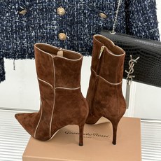 Gianvito Rossi 26WF秋冬新品尖头复古拼接细跟高跟短靴长靴复古拼接重塑尖头格调细高跟撑起 Gianvito Rossi 26WF秋冬新品尖头复古拼接细跟高跟短靴长靴复古拼接重塑尖头格调细高跟撑起