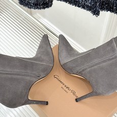 Gianvito Rossi 26WF秋冬新品尖头复古拼接细跟高跟短靴长靴复古拼接重塑尖头格调细高跟撑起 Gianvito Rossi 26WF秋冬新品尖头复古拼接细跟高跟短靴长靴复古拼接重塑尖头格调细高跟撑起