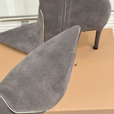 Gianvito Rossi 26WF秋冬新品尖头复古拼接细跟高跟短靴长靴复古拼接重塑尖头格调细高跟撑起 Gianvito Rossi 26WF秋冬新品尖头复古拼接细跟高跟短靴长靴复古拼接重塑尖头格调细高跟撑起