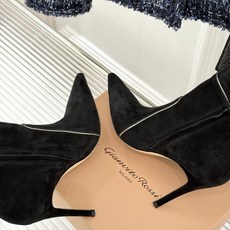 Gianvito Rossi 26WF秋冬新品尖头复古拼接细跟高跟短靴长靴复古拼接重塑尖头格调细高跟撑起 Gianvito Rossi 26WF秋冬新品尖头复古拼接细跟高跟短靴长靴复古拼接重塑尖头格调细高跟撑起