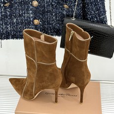 Gianvito Rossi 26WF秋冬新品尖头复古拼接细跟高跟短靴长靴复古拼接重塑尖头格调细高跟撑起 Gianvito Rossi 26WF秋冬新品尖头复古拼接细跟高跟短靴长靴复古拼接重塑尖头格调细高跟撑起
