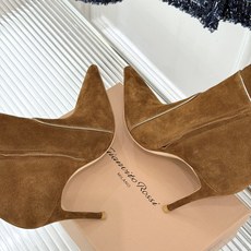Gianvito Rossi 26WF秋冬新品尖头复古拼接细跟高跟短靴长靴复古拼接重塑尖头格调细高跟撑起 Gianvito Rossi 26WF秋冬新品尖头复古拼接细跟高跟短靴长靴复古拼接重塑尖头格调细高跟撑起