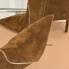 Gianvito Rossi 26WF秋冬新品尖头复古拼接细跟高跟短靴长靴复古拼接重塑尖头格调细高跟撑起 Gianvito Rossi 26WF秋冬新品尖头复古拼接细跟高跟短靴长靴复古拼接重塑尖头格调细高跟撑起