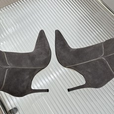 Gianvito Rossi 26WF秋冬新品尖头复古拼接细跟高跟短靴长靴复古拼接重塑尖头格调细高跟撑起 Gianvito Rossi 26WF秋冬新品尖头复古拼接细跟高跟短靴长靴复古拼接重塑尖头格调细高跟撑起