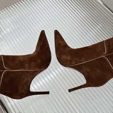 Gianvito Rossi 26WF秋冬新品尖头复古拼接细跟高跟短靴长靴复古拼接重塑尖头格调细高跟撑起 Gianvito Rossi 26WF秋冬新品尖头复古拼接细跟高跟短靴长靴复古拼接重塑尖头格调细高跟撑起