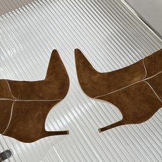 Gianvito Rossi 26WF秋冬新品尖头复古拼接细跟高跟短靴长靴复古拼接重塑尖头格调细高跟撑起 Gianvito Rossi 26WF秋冬新品尖头复古拼接细跟高跟短靴长靴复古拼接重塑尖头格调细高跟撑起